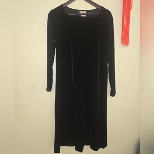 Coldwater Elegant Black Velvet Dress